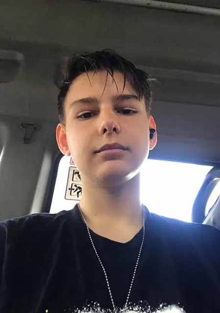 Я Дмитрий, 25, из Златоуста, ищу знакомства без обязательств