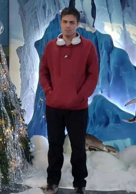 Антон из Большого Камня, ищу на сайте знакомства на одну ночь