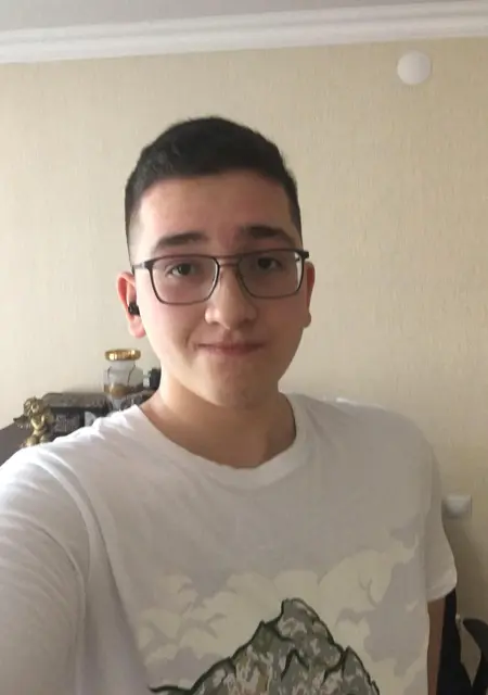 Я Георгий, 20, из Владикавказа, ищу знакомства без обязательств