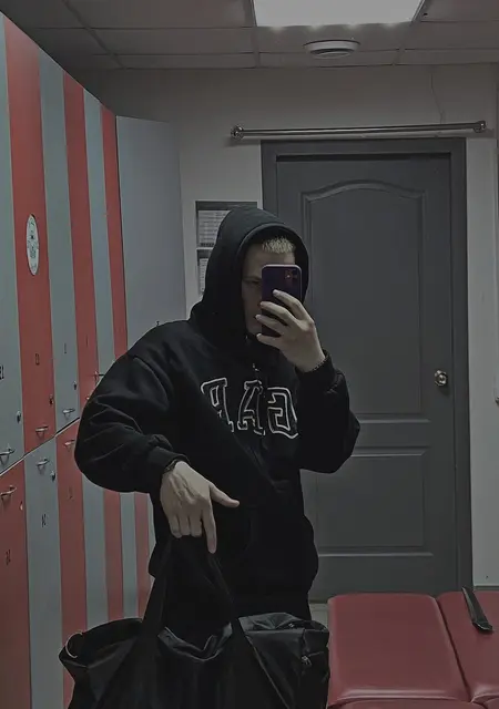 Антон из Кирова, ищу на сайте знакомства на одну ночь