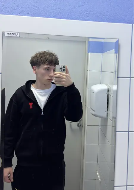 Я Максим, 19, знакомлюсь без обязательств в Калининграде