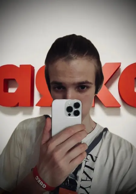 Александр из Севастополя, мне 21, познакомлюсь на одну ночь