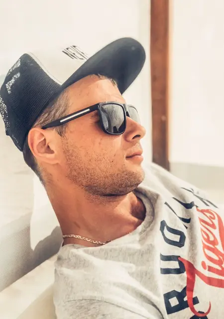 Антон из Кунгура, ищу на сайте знакомства на одну ночь