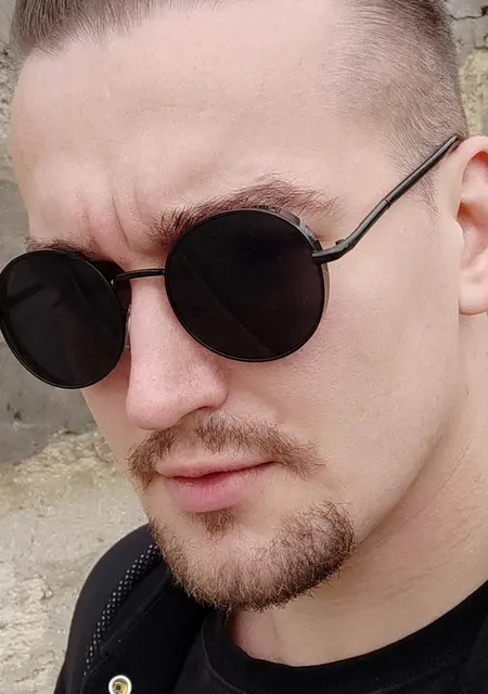 Максим из Керчи, мне 28, познакомлюсь на одну ночь