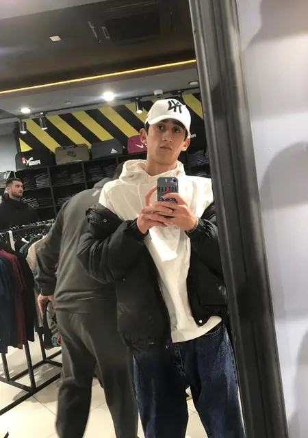 Я Эмзар, 21, знакомлюсь для приятного времяпровождения в Нальчике