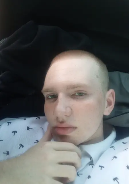 Лёва из Энгельса, ищу на сайте знакомства на одну ночь