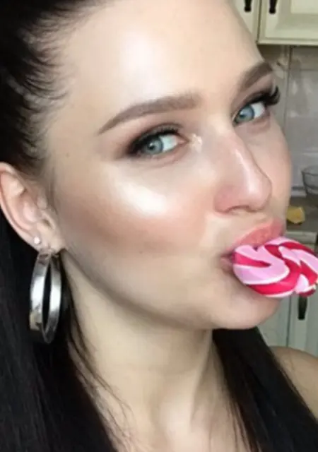 Марго из Бакчара, ищу на сайте знакомства на одну ночь