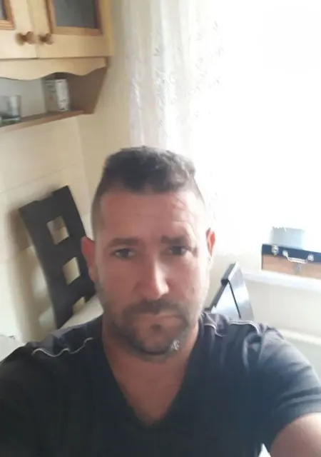 Robert из Варшавы, мне 45, познакомлюсь