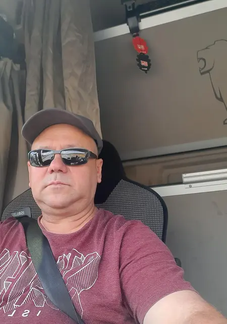 Ниолай из Тольятти, мне 58, познакомлюсь для приятного времяпровождения