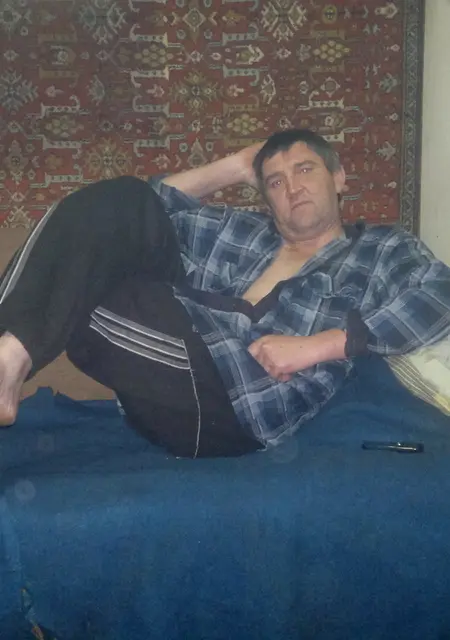 Павел из Артема, мне 49, познакомлюсь без обязательств