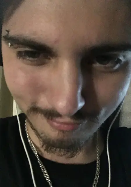 Я Джонни, 22, из Серпухова, ищу знакомство для общения