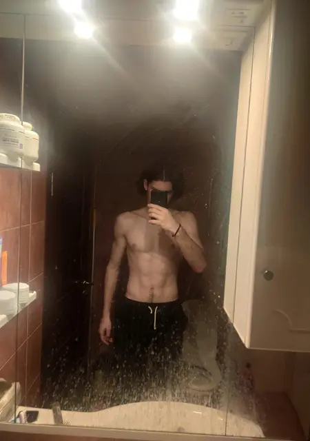 Я Юра, 20, из Щелково, ищу знакомства без обязательств