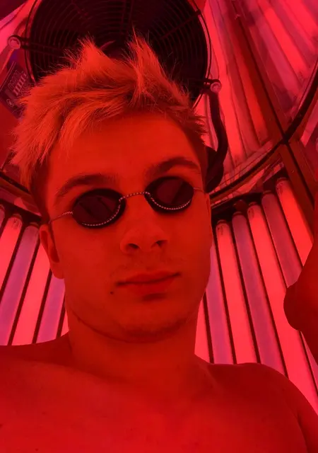 Я Мишка, 21, из Череповца, ищу знакомство для постоянных отношений