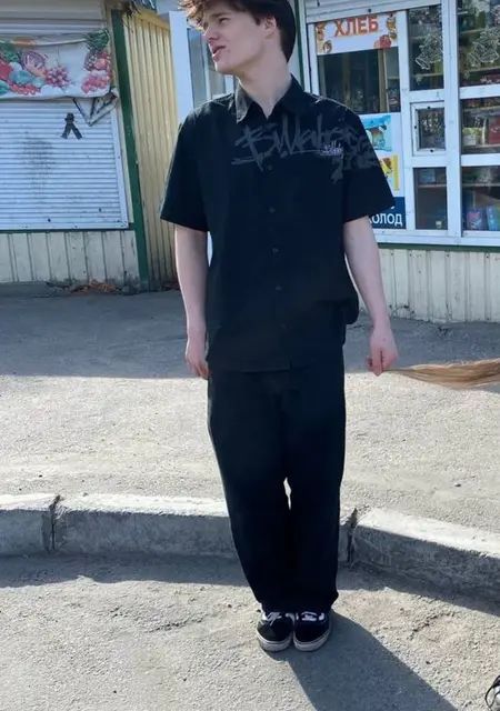 Я Артём, 18, знакомлюсь для вирта в Мурманске