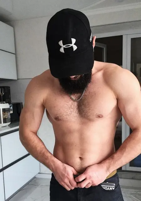 Я Артур, 25, из Краснодара, ищу знакомство