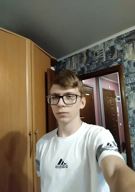 Я Матвей, 20, из Саратова, ищу знакомства без обязательств