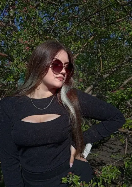 Вика из Омска, ищу на сайте приятное времяпровождение