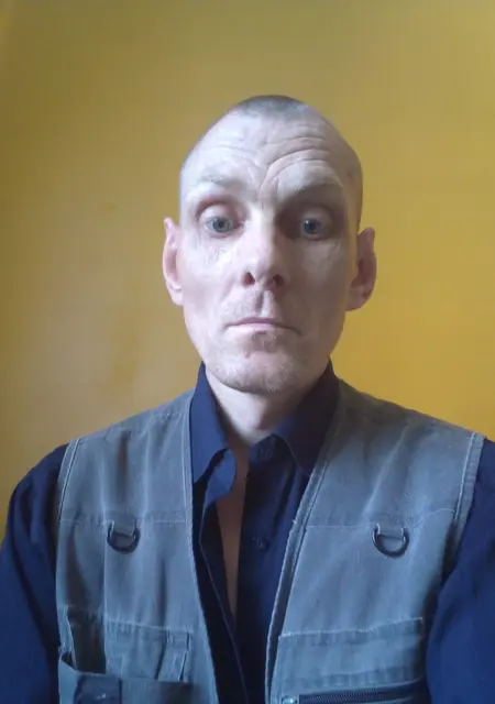 Я Саша, 43, из Пскова, ищу знакомство для приятного времяпровождения