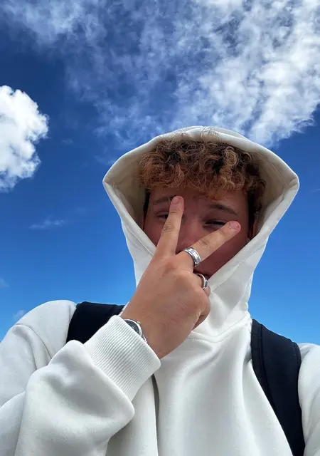 Я Moku, 22, знакомлюсь для открытые отношения в Ульяновске