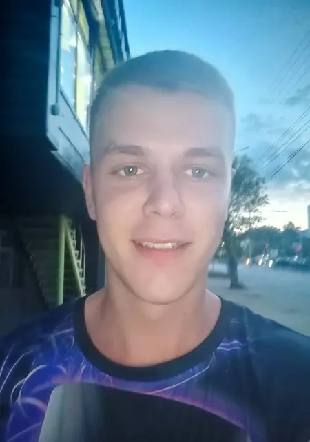 Данил из Кирова, мне 28, познакомлюсь без обязательств