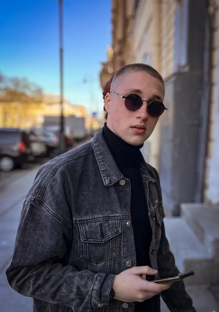 Я Максим, 23, из Тамбова, ищу знакомства на одну ночь