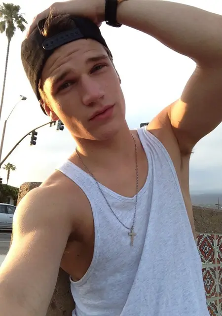 Я Андрей, 24, знакомлюсь без обязательств в Красноярске