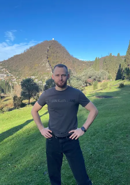 Антон из Верхней Пышмы, мне 27, познакомлюсь для открытые отношения