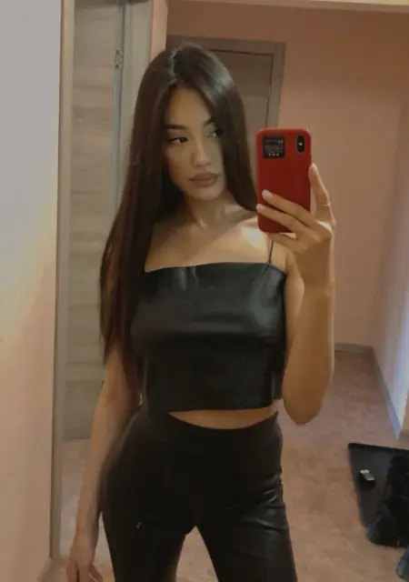 Карина из Воронежа, ищу на сайте приятное времяпровождение