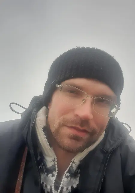 Я Артём, 38, из Керчи, ищу знакомства без обязательств