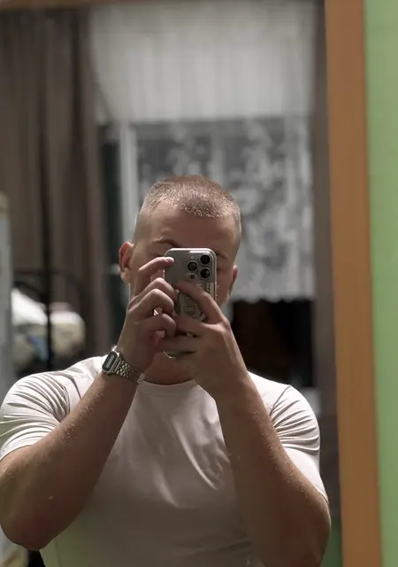 Александр из Владивостока, ищу на сайте знакомства на одну ночь