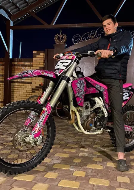 Максим из Ижевска, мне 22, познакомлюсь на одну ночь