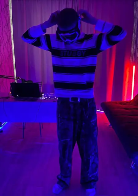 Я Иван, 20, из Новочеркасска, ищу знакомство для открытые отношения