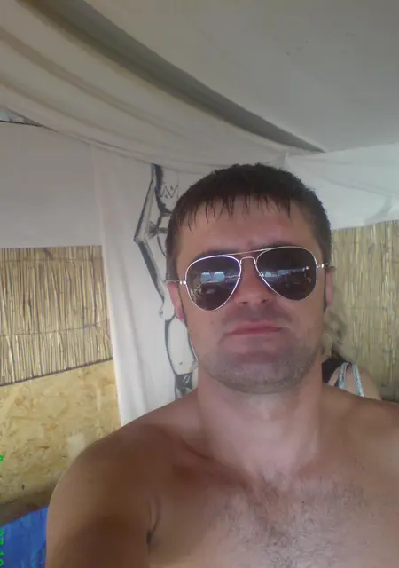 Стас из Ялты, мне 36, познакомлюсь на одну ночь