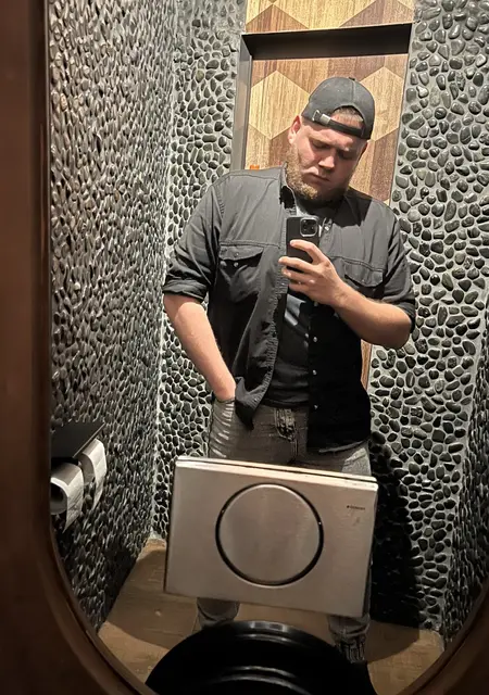 Я Alex, 26, из Тюмени, ищу знакомство для постоянных отношений