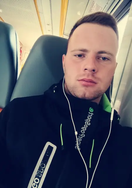 Я Илья, 24, из Клинцов, ищу знакомства на одну ночь