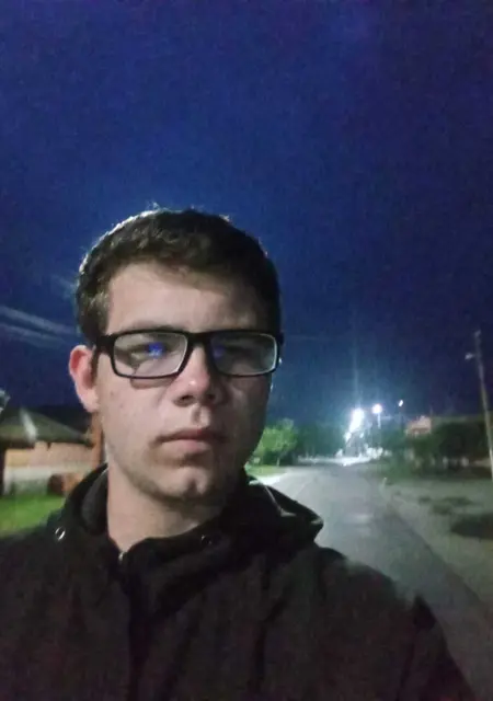 Я Коля, 20, знакомлюсь на одну ночь в Владикавказе