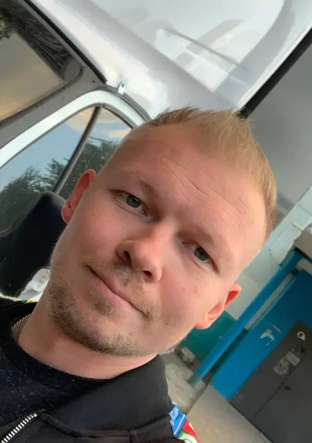 Я Дмитрий, 33, из Волгограда, ищу знакомства без обязательств