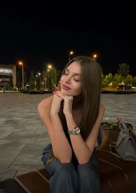 Я Jilia, 25, знакомлюсь на одну ночь в Екатеринбурге