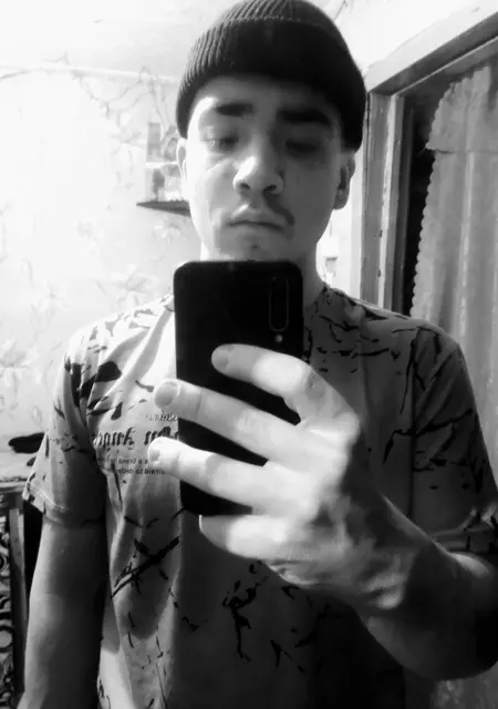 Алексей из Красного Кута, мне 20, познакомлюсь без обязательств