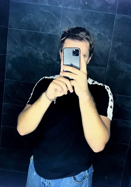 Я Сашка, 21, знакомлюсь для вирта в Великом Новгороде