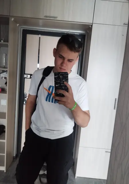 Артём