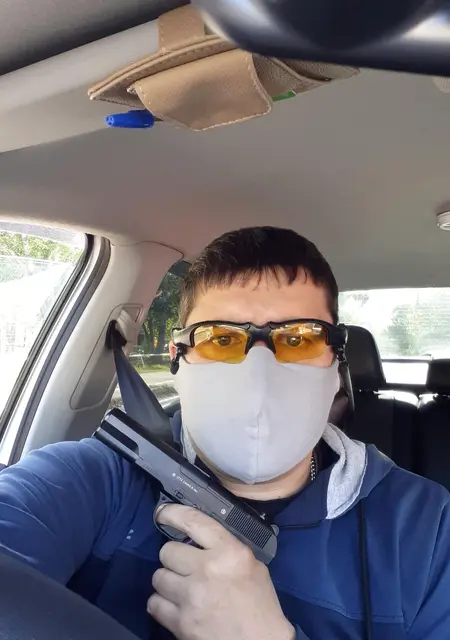 Виктор из Каменска-Уральского, мне 47, познакомлюсь для приятного времяпровождения