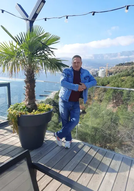 Я Александр, 47, из Симферополя, ищу знакомства без обязательств