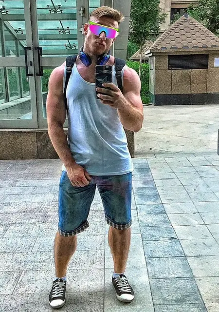 Свят из Новокузнецка, ищу на сайте знакомства на одну ночь