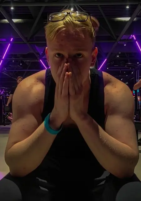 Я Денис, 26, из Воскресенска, ищу знакомства без обязательств