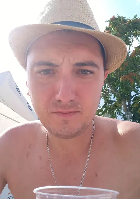 Я Анатолий, 30, из Тамбова, ищу знакомства без обязательств