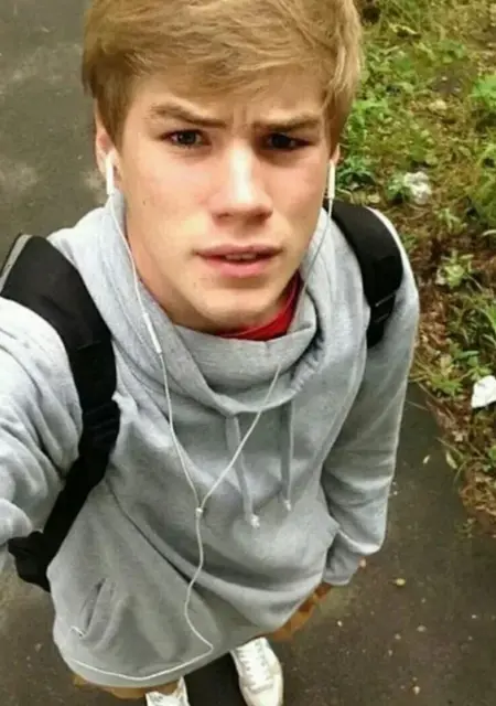 Я Данила, 20, из Севастополя, ищу знакомства без обязательств