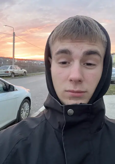 Я Сергей, 18, знакомлюсь на одну ночь в Курске