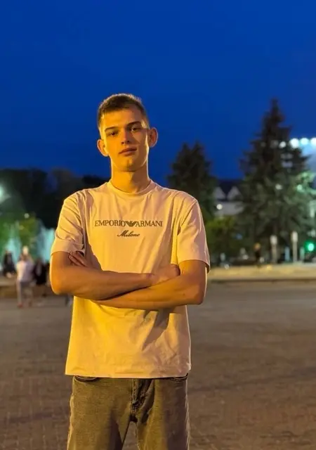 Артём из Саратова, мне 18, познакомлюсь на одну ночь