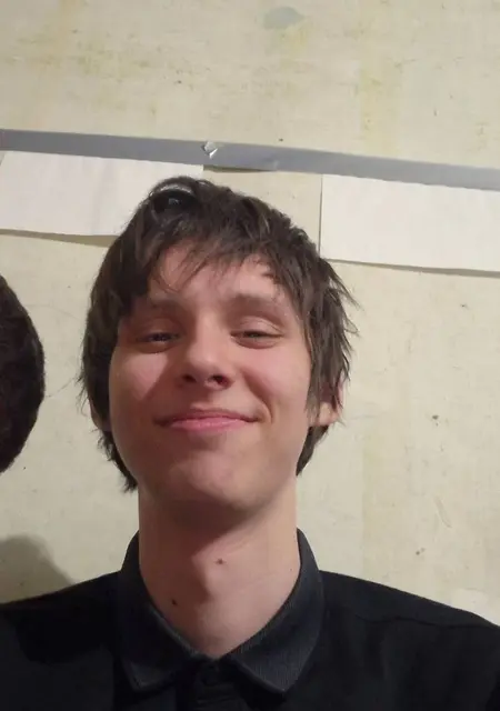 Я Кирилл, 18, из Воронежа, ищу знакомство для открытые отношения